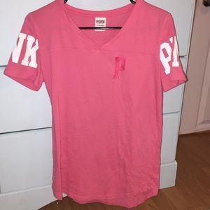 A women’s small tee